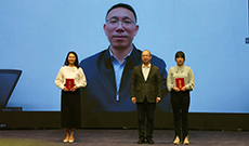 第七季丨人民網(wǎng)黨委書記、董事長、總裁葉蓁蓁與“平凡英雄”合影
