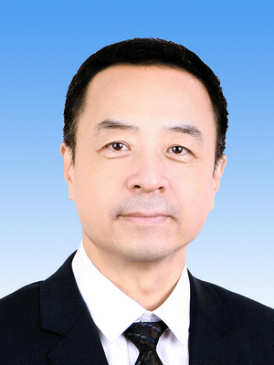 崔士鑫，男，漢族，1966年9月生，研究生學(xué)歷，中共黨員，現(xiàn)任人民日?qǐng)?bào)社副總編輯兼機(jī)關(guān)黨委書記。