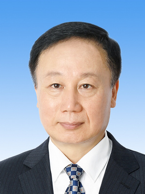 馬宏偉，男，滿族，1969年4月生，研究生學(xué)歷，中共黨員，現(xiàn)任人民日報社副總編輯。