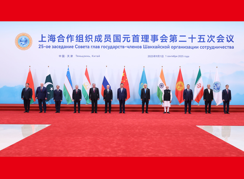 習(xí)近平同出席會(huì)議的上海合作組織成員國(guó)領(lǐng)導(dǎo)人、常設(shè)機(jī)構(gòu)負(fù)責(zé)人集體合影